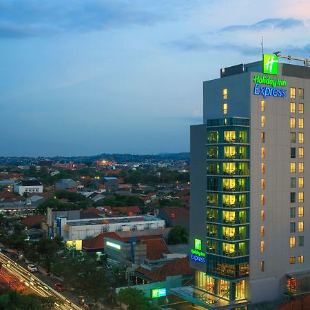 Holiday Inn Express Semarang Simpang Lima, An Ihg Hotel Экстерьер фото