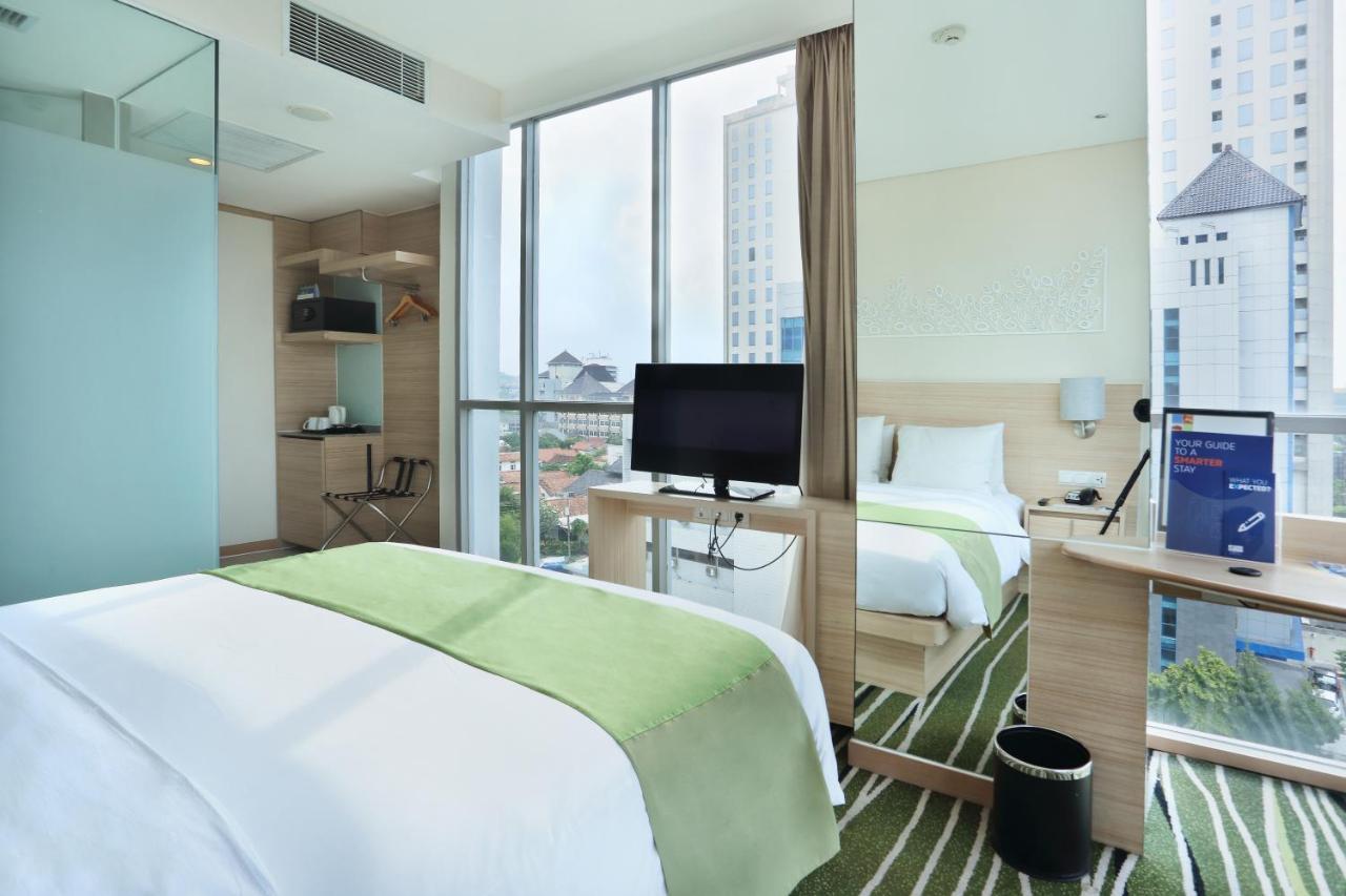 Holiday Inn Express Semarang Simpang Lima, An Ihg Hotel Экстерьер фото