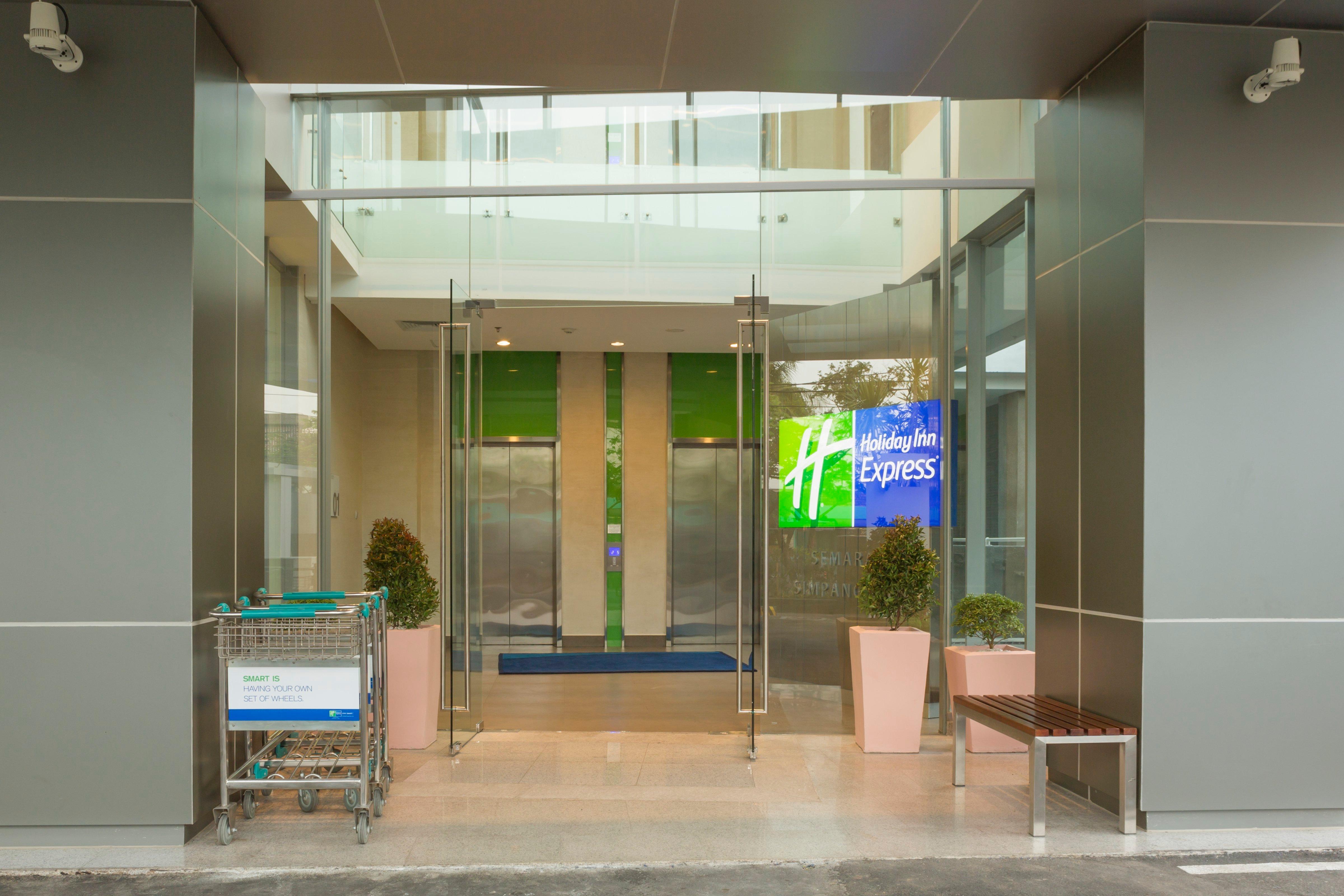 Holiday Inn Express Semarang Simpang Lima By Ihg Экстерьер фото