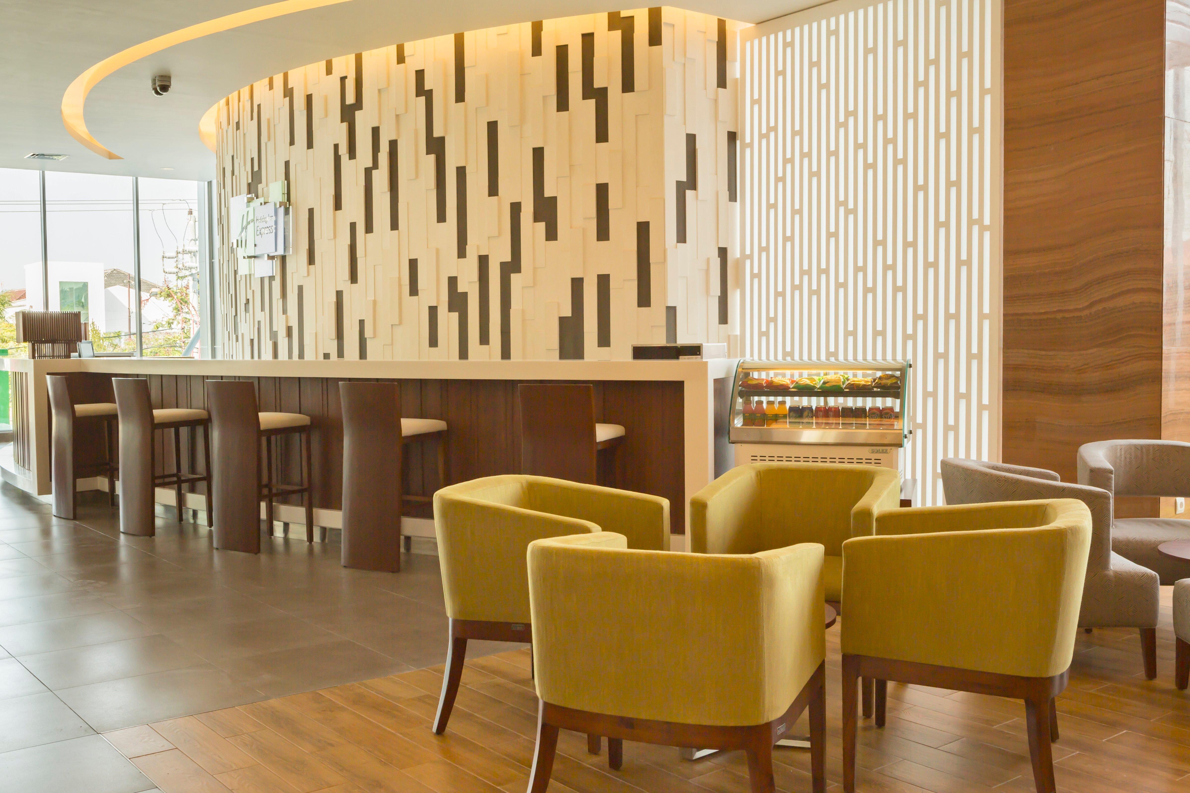 Holiday Inn Express Semarang Simpang Lima, An Ihg Hotel Экстерьер фото