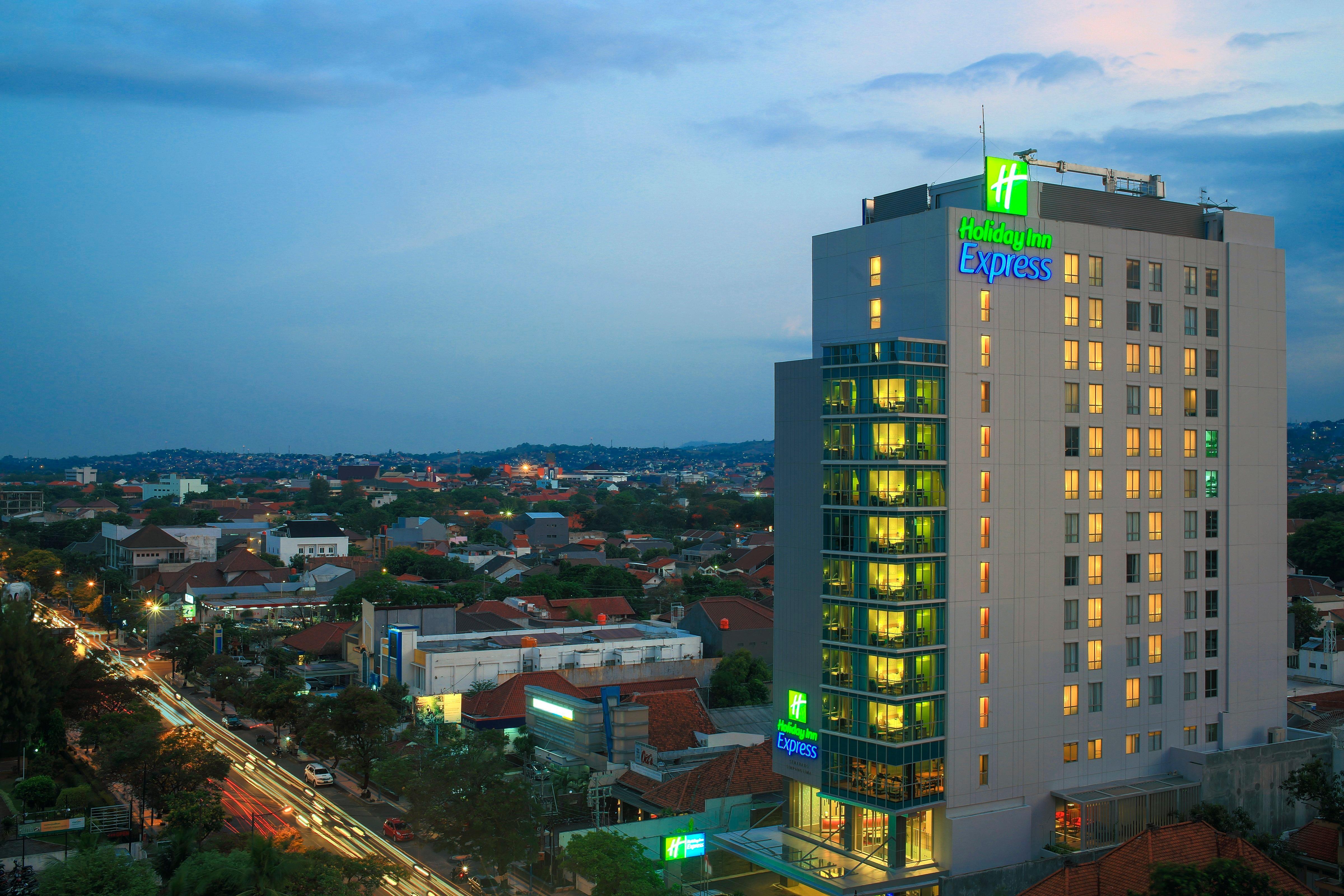Holiday Inn Express Semarang Simpang Lima By Ihg Экстерьер фото