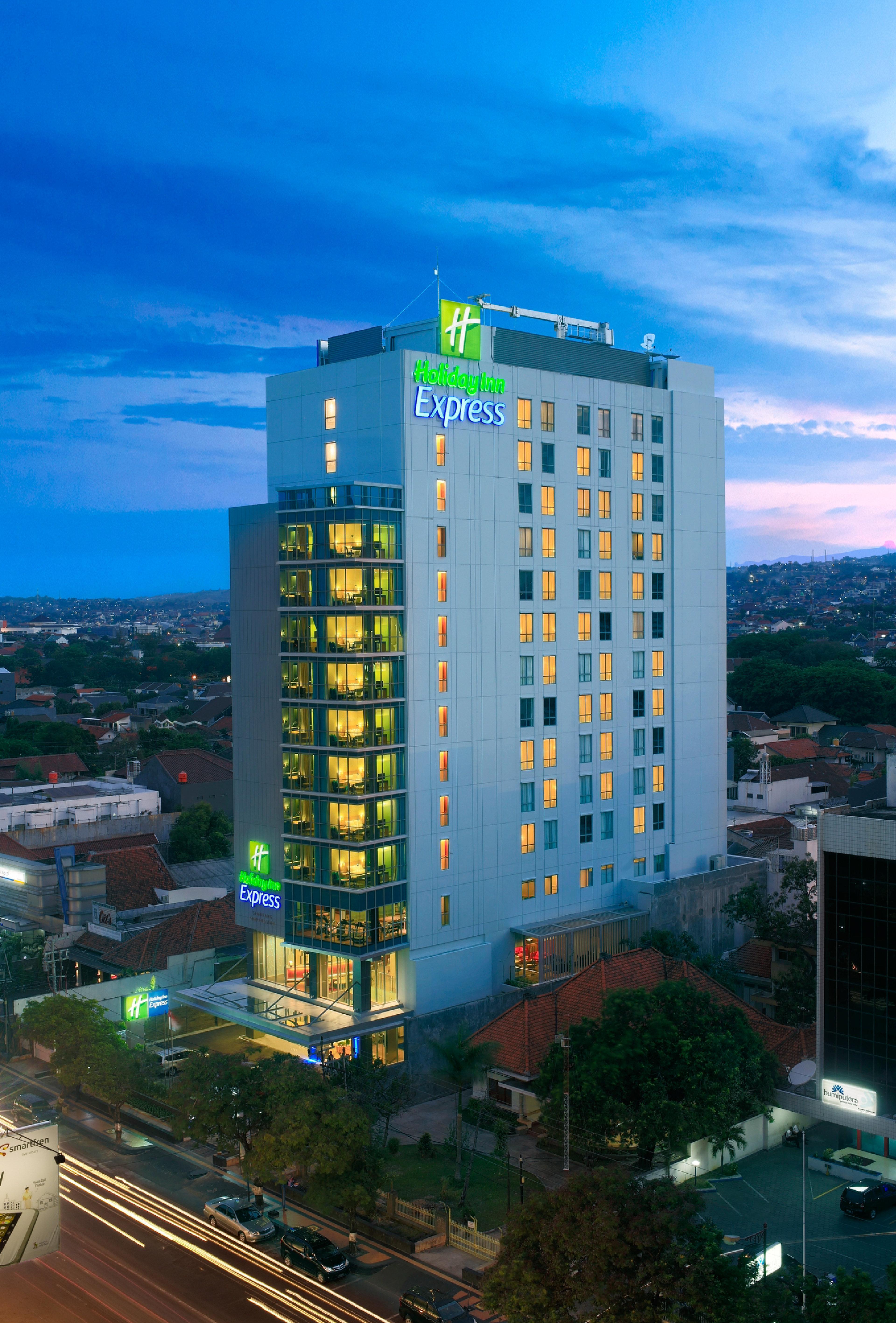 Holiday Inn Express Semarang Simpang Lima, An Ihg Hotel Экстерьер фото